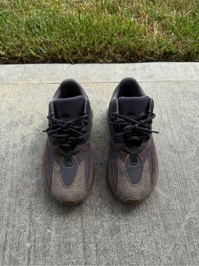 Muave Yeezy Boost 700s Size 8.5M 10W. 9/10 Condition. No Box, Comes With Clear S